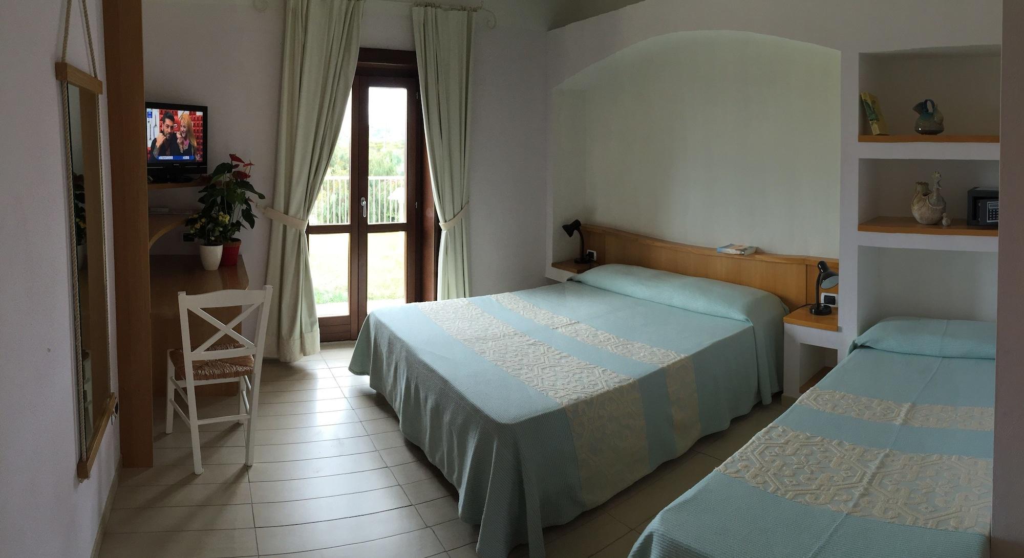 Hotel Cala Reale Стинтино Екстериор снимка