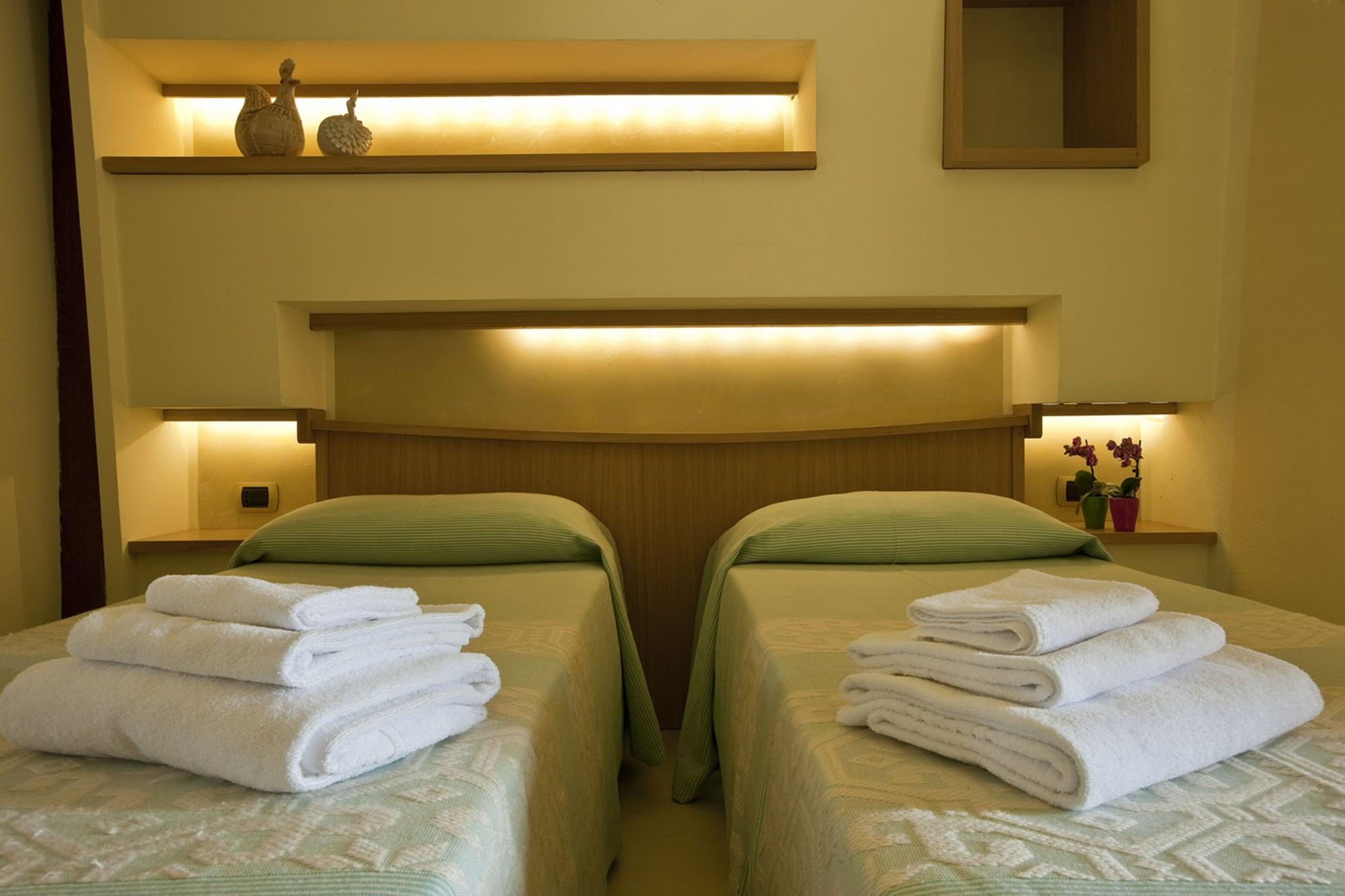 Hotel Cala Reale Стинтино Екстериор снимка