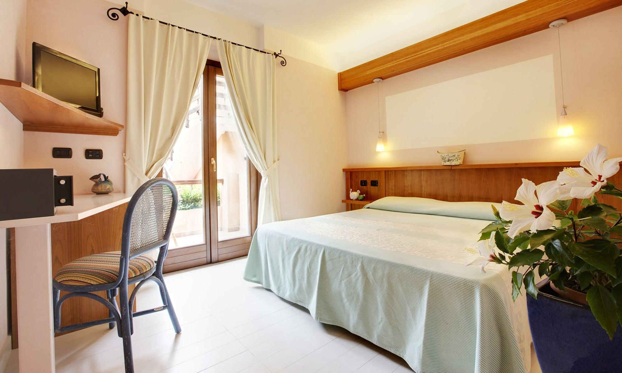 Hotel Cala Reale Стинтино Екстериор снимка