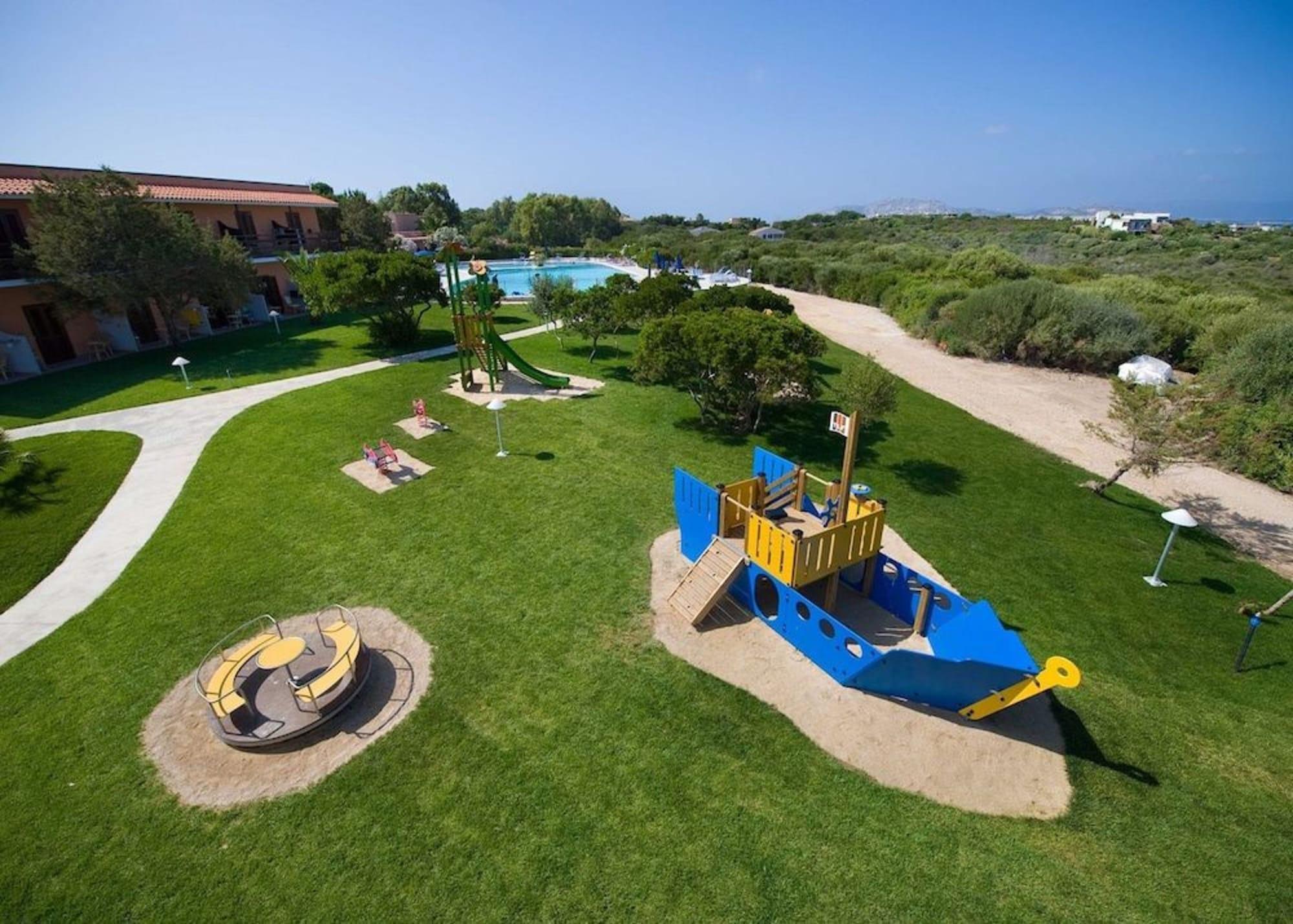 Hotel Cala Reale Стинтино Екстериор снимка