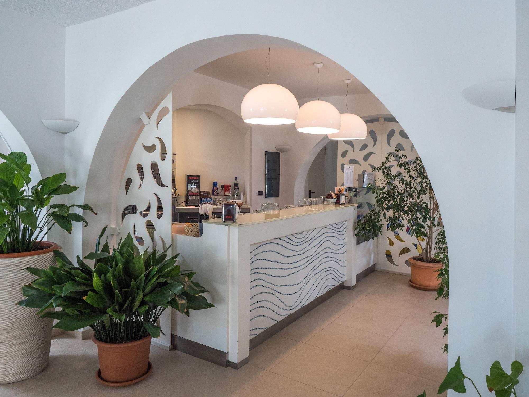 Hotel Cala Reale Стинтино Екстериор снимка