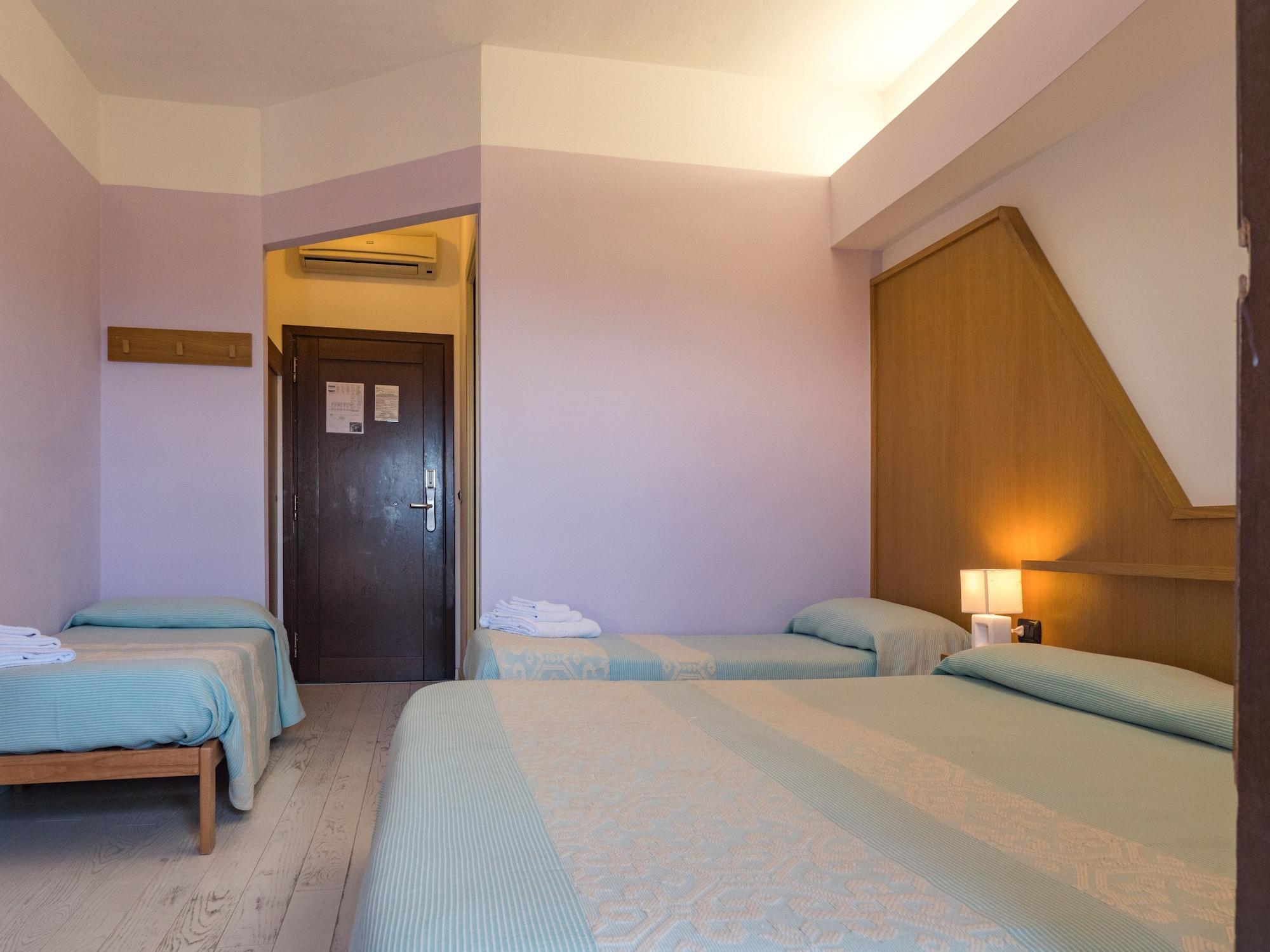 Hotel Cala Reale Стинтино Екстериор снимка