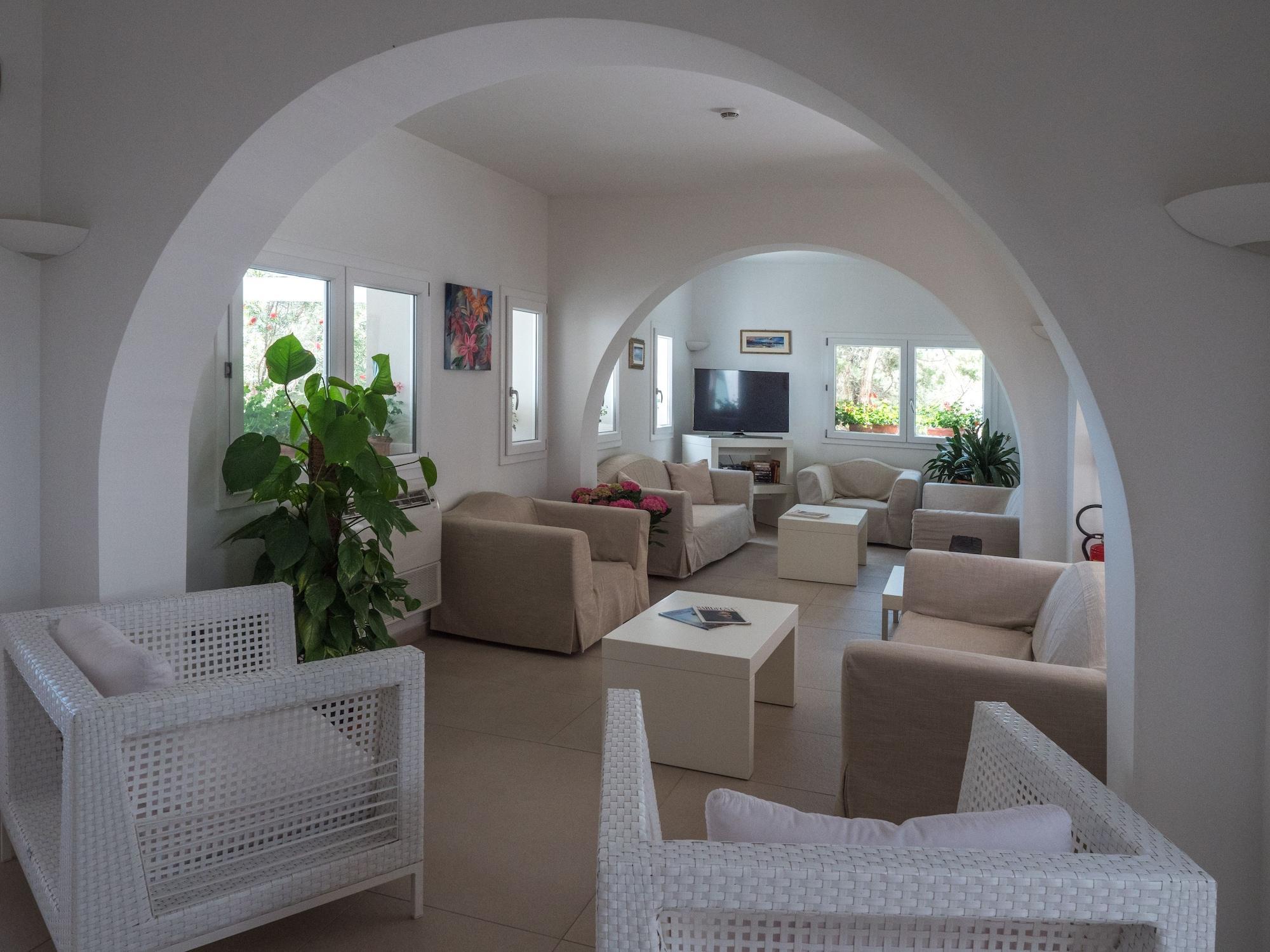 Hotel Cala Reale Стинтино Екстериор снимка