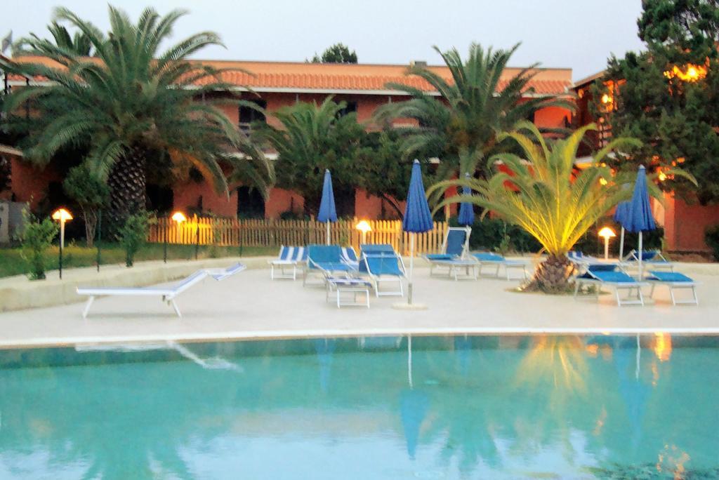 Hotel Cala Reale Стинтино Екстериор снимка