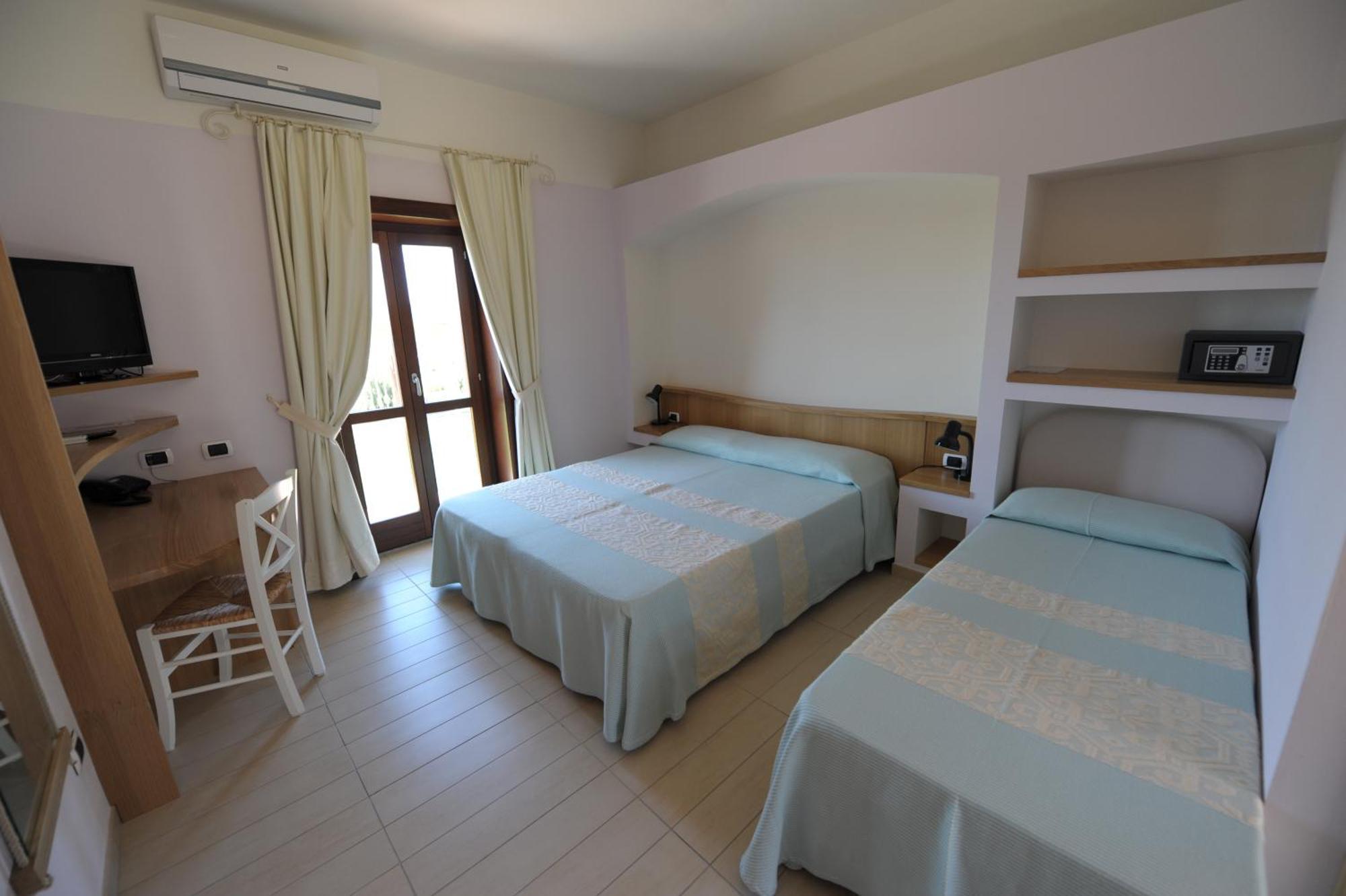 Hotel Cala Reale Стинтино Екстериор снимка