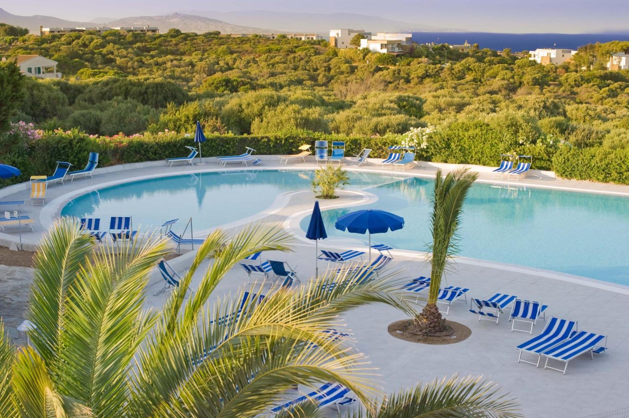 Hotel Cala Reale Стинтино Екстериор снимка