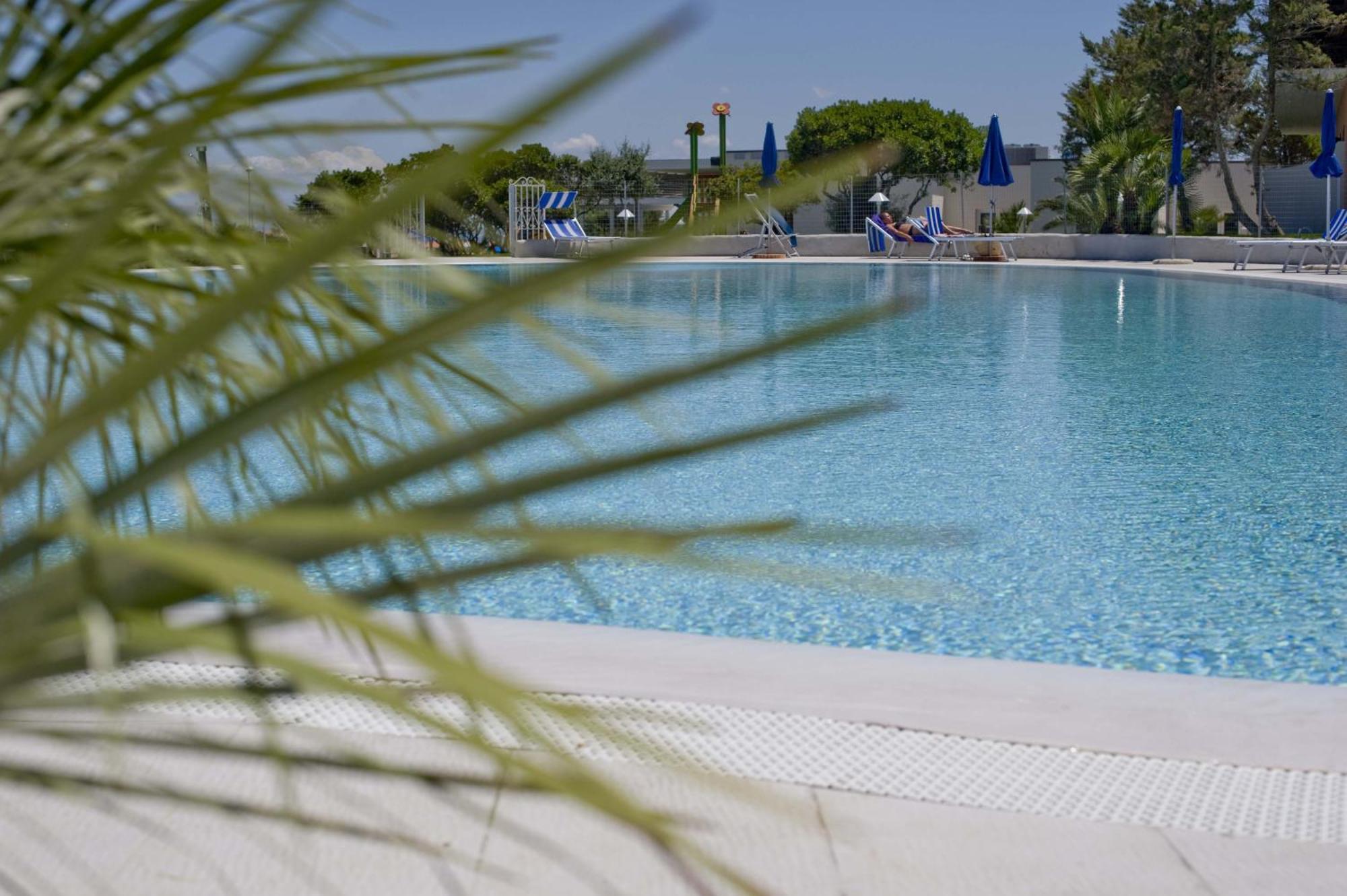 Hotel Cala Reale Стинтино Екстериор снимка