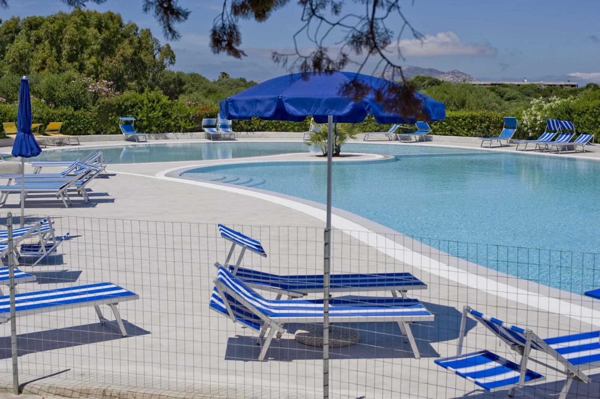 Hotel Cala Reale Стинтино Екстериор снимка