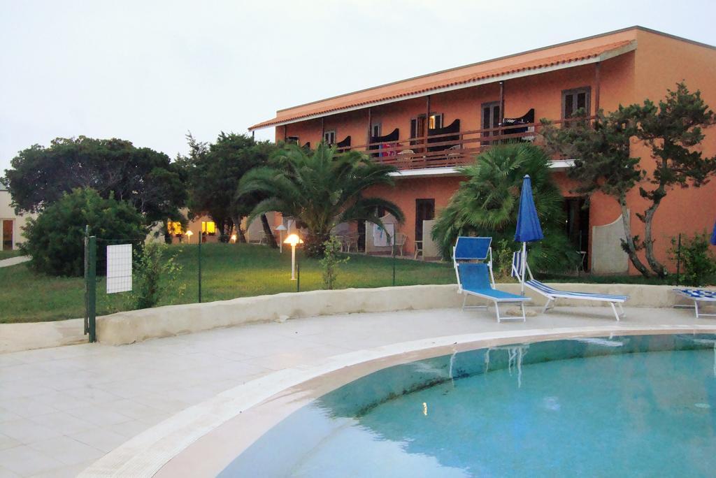 Hotel Cala Reale Стинтино Екстериор снимка