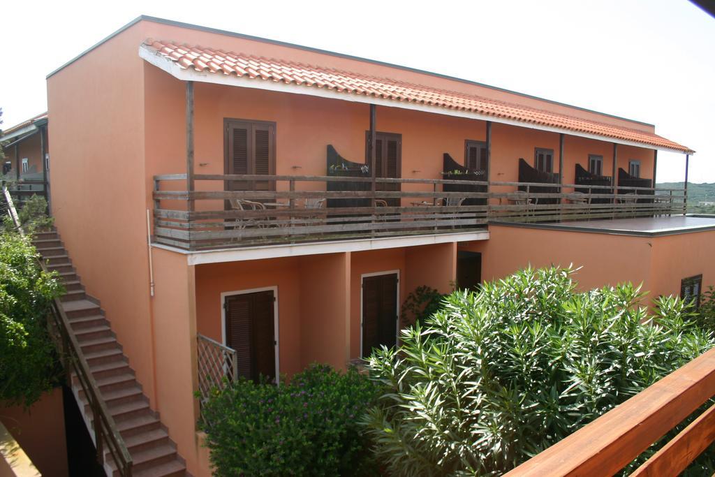 Hotel Cala Reale Стинтино Екстериор снимка