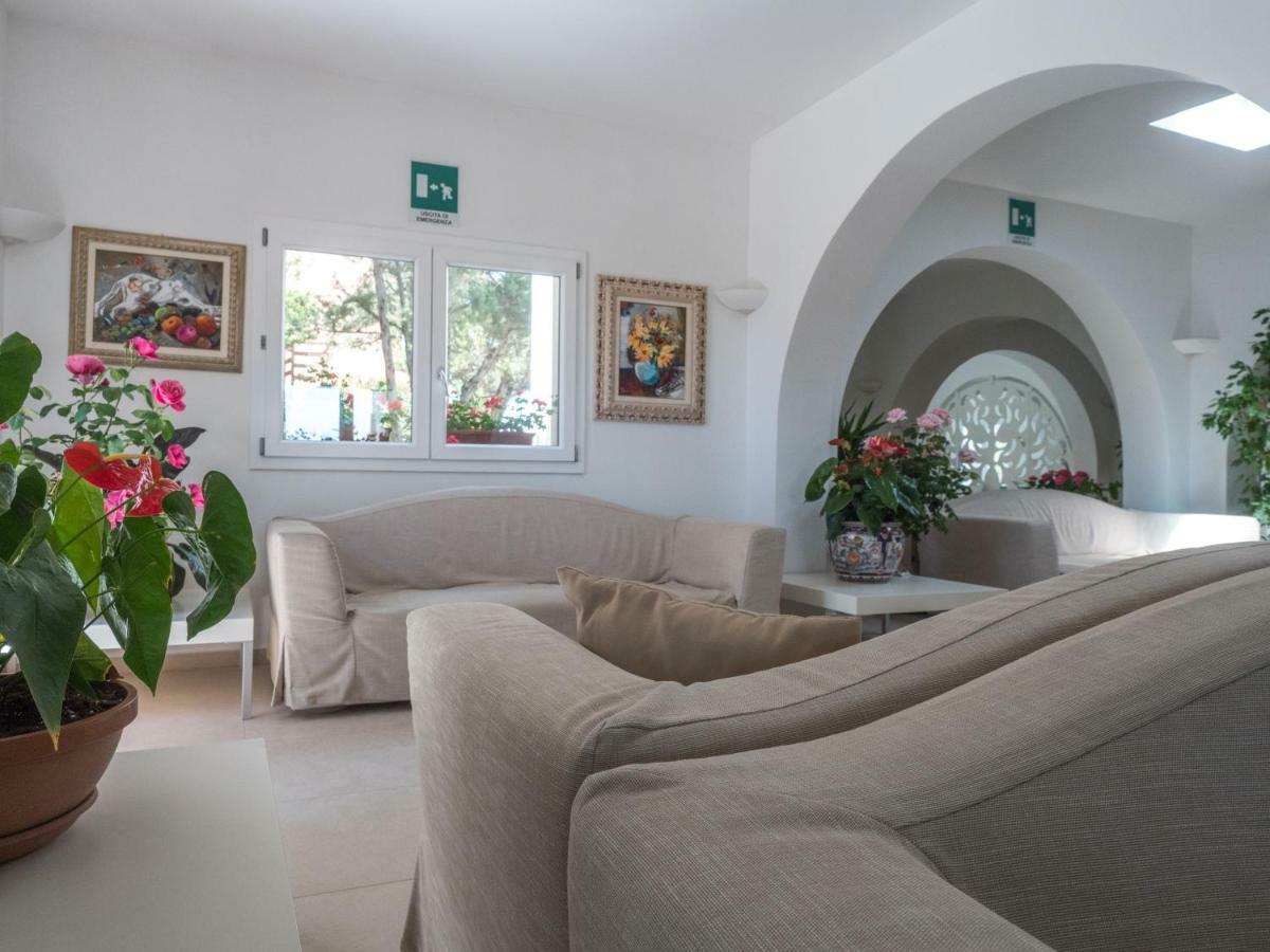 Hotel Cala Reale Стинтино Екстериор снимка